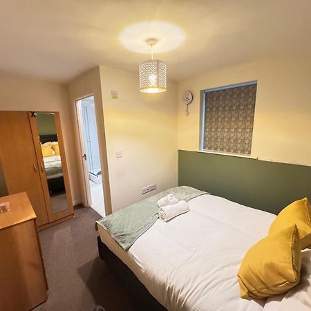 The Vogue Stay, 3 Bedrooms, 2 Bathrooms, Ideal For Jr & Oxford Hospitals, Free Carpark, Conveniently Located For Ring Road Access, 2 Miles From Oxford City Centre Easy Car & Bus Route المظهر الخارجي الصورة