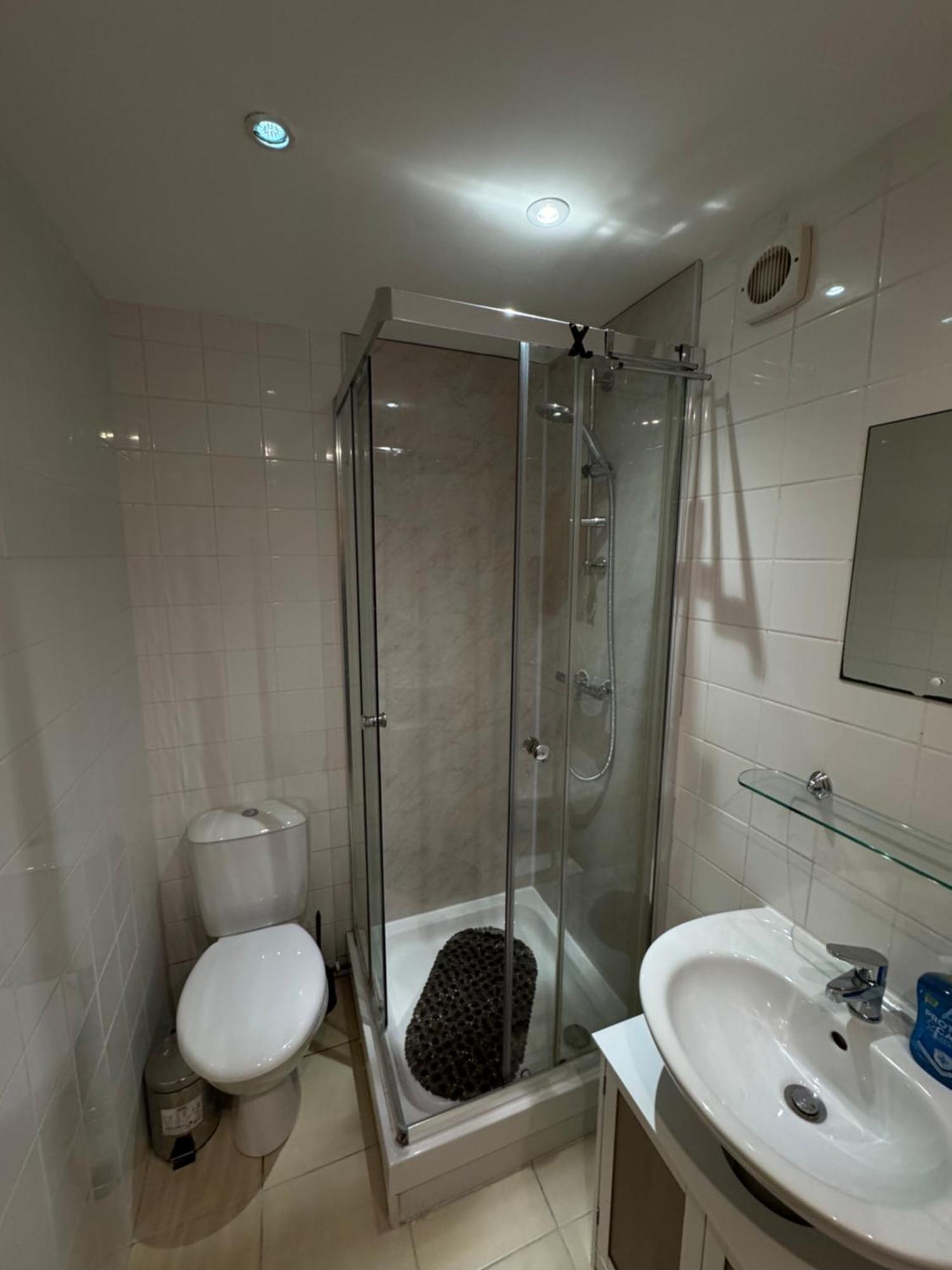 The Vogue Stay, 3 Bedrooms, 2 Bathrooms, Ideal For Jr & Oxford Hospitals, Free Carpark, Conveniently Located For Ring Road Access, 2 Miles From Oxford City Centre Easy Car & Bus Route المظهر الخارجي الصورة