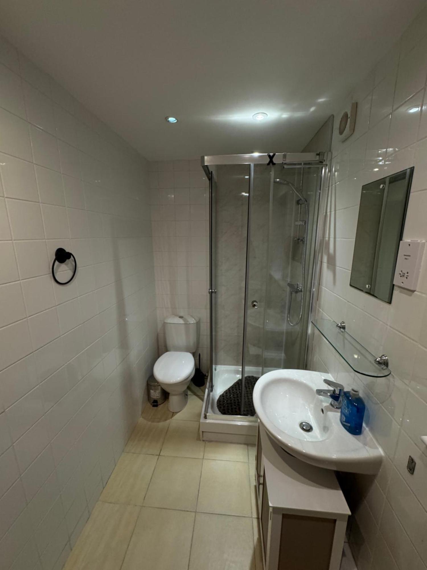 The Vogue Stay, 3 Bedrooms, 2 Bathrooms, Ideal For Jr & Oxford Hospitals, Free Carpark, Conveniently Located For Ring Road Access, 2 Miles From Oxford City Centre Easy Car & Bus Route المظهر الخارجي الصورة