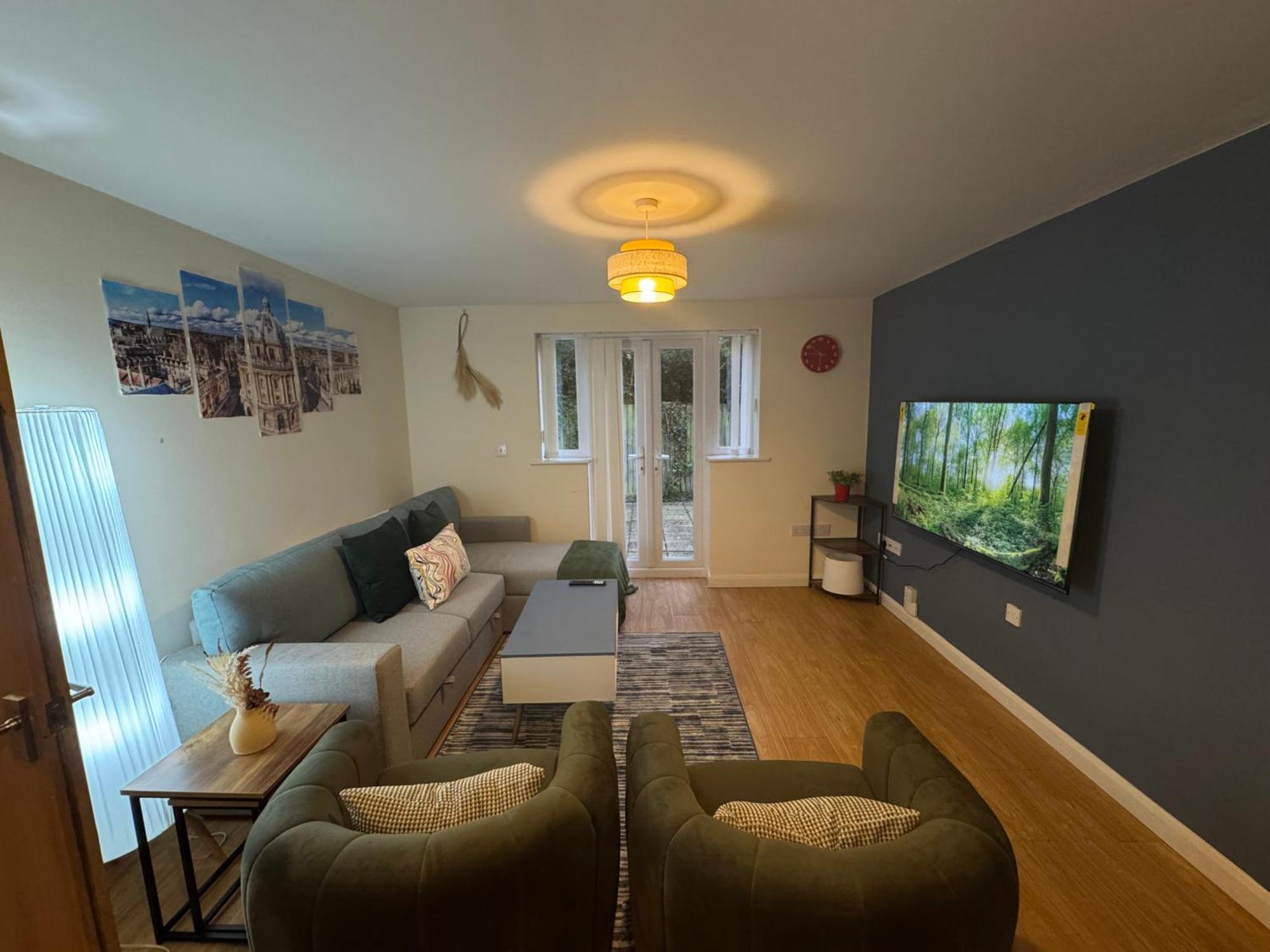 The Vogue Stay, 3 Bedrooms, 2 Bathrooms, Ideal For Jr & Oxford Hospitals, Free Carpark, Conveniently Located For Ring Road Access, 2 Miles From Oxford City Centre Easy Car & Bus Route المظهر الخارجي الصورة