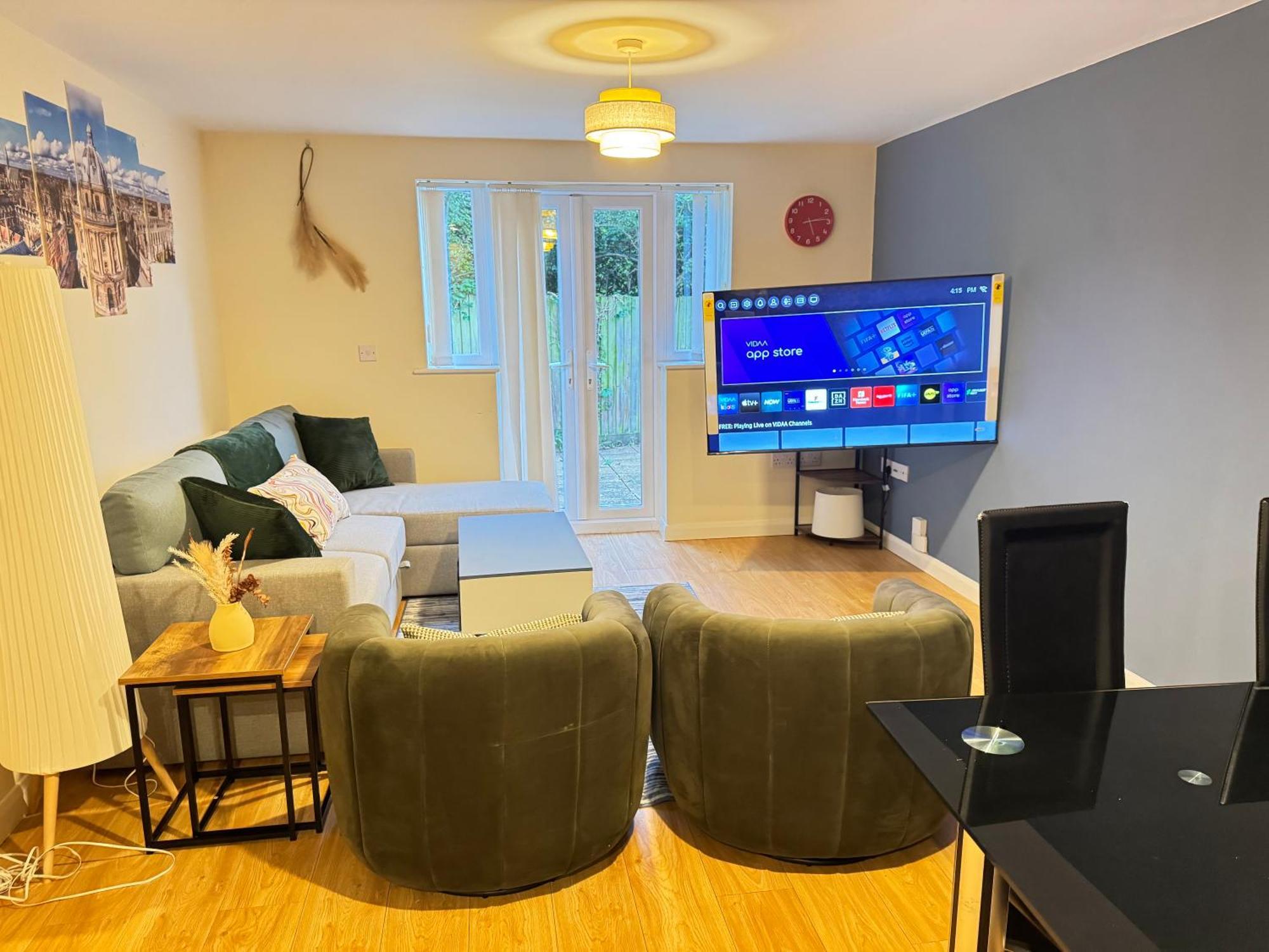 The Vogue Stay, 3 Bedrooms, 2 Bathrooms, Ideal For Jr & Oxford Hospitals, Free Carpark, Conveniently Located For Ring Road Access, 2 Miles From Oxford City Centre Easy Car & Bus Route المظهر الخارجي الصورة