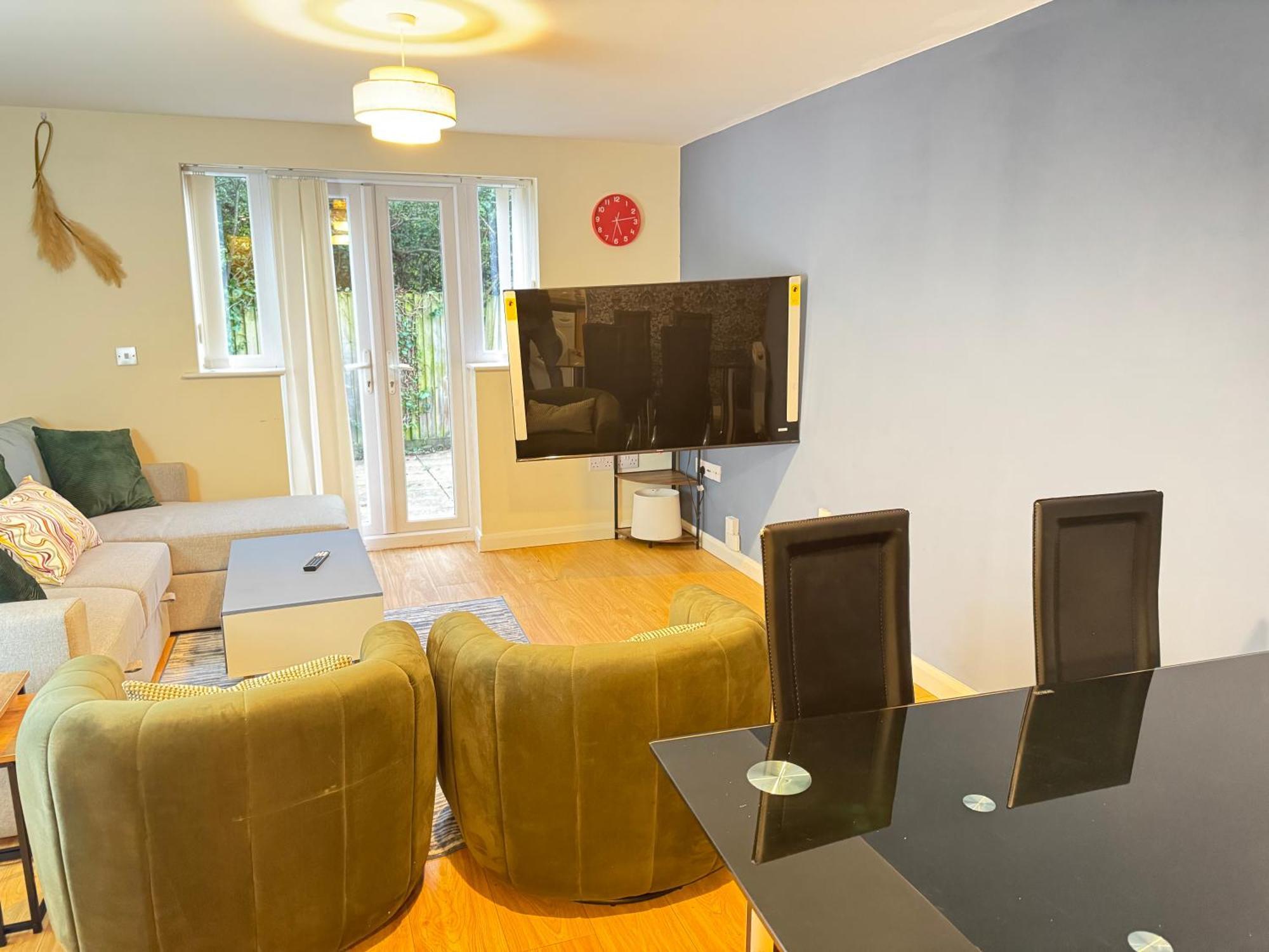 The Vogue Stay, 3 Bedrooms, 2 Bathrooms, Ideal For Jr & Oxford Hospitals, Free Carpark, Conveniently Located For Ring Road Access, 2 Miles From Oxford City Centre Easy Car & Bus Route المظهر الخارجي الصورة