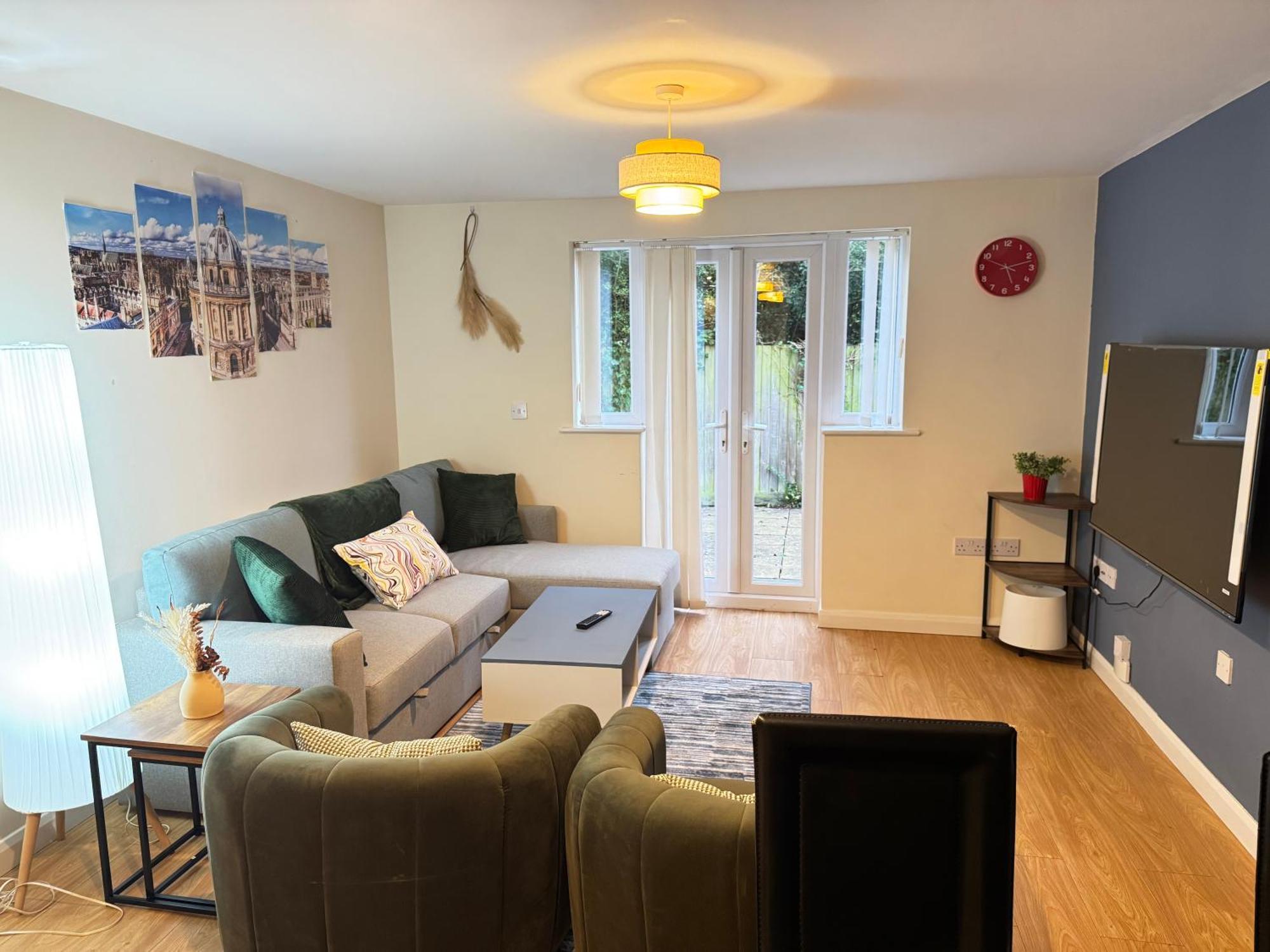 The Vogue Stay, 3 Bedrooms, 2 Bathrooms, Ideal For Jr & Oxford Hospitals, Free Carpark, Conveniently Located For Ring Road Access, 2 Miles From Oxford City Centre Easy Car & Bus Route المظهر الخارجي الصورة
