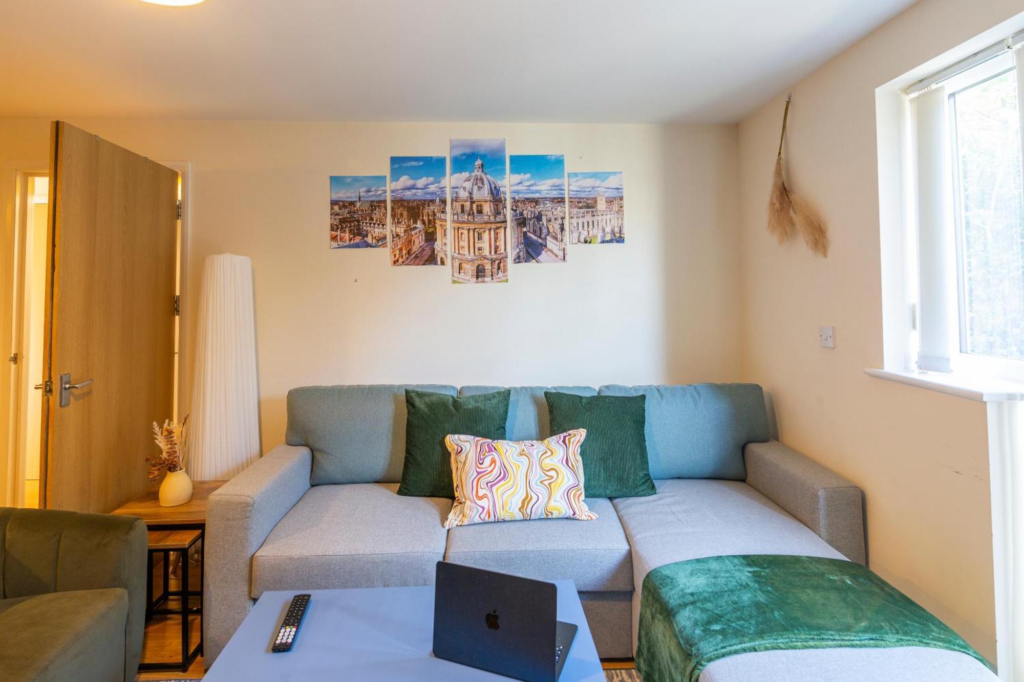 The Vogue Stay, 3 Bedrooms, 2 Bathrooms, Ideal For Jr & Oxford Hospitals, Free Carpark, Conveniently Located For Ring Road Access, 2 Miles From Oxford City Centre Easy Car & Bus Route المظهر الخارجي الصورة