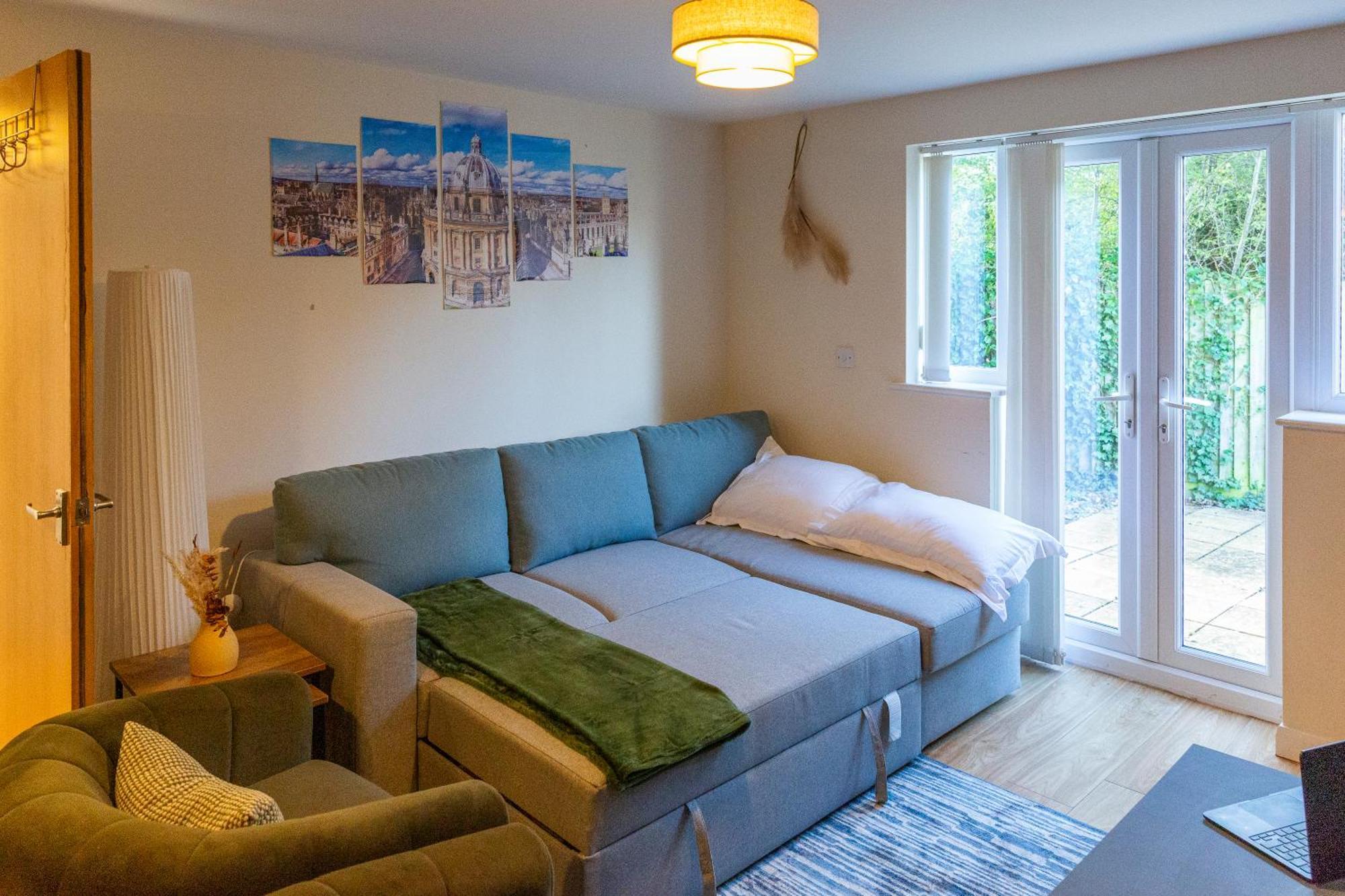 The Vogue Stay, 3 Bedrooms, 2 Bathrooms, Ideal For Jr & Oxford Hospitals, Free Carpark, Conveniently Located For Ring Road Access, 2 Miles From Oxford City Centre Easy Car & Bus Route المظهر الخارجي الصورة