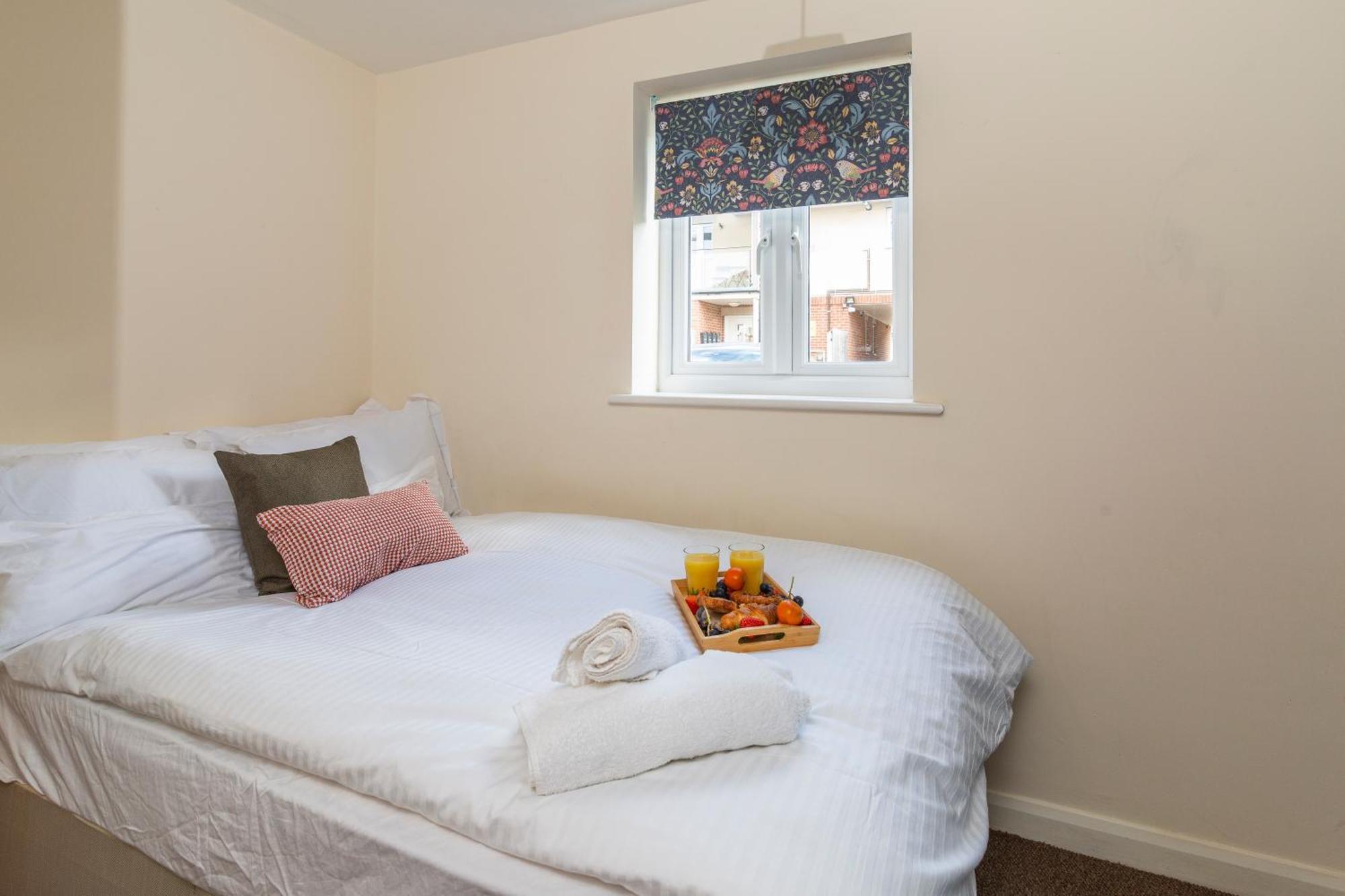 The Vogue Stay, 3 Bedrooms, 2 Bathrooms, Ideal For Jr & Oxford Hospitals, Free Carpark, Conveniently Located For Ring Road Access, 2 Miles From Oxford City Centre Easy Car & Bus Route المظهر الخارجي الصورة