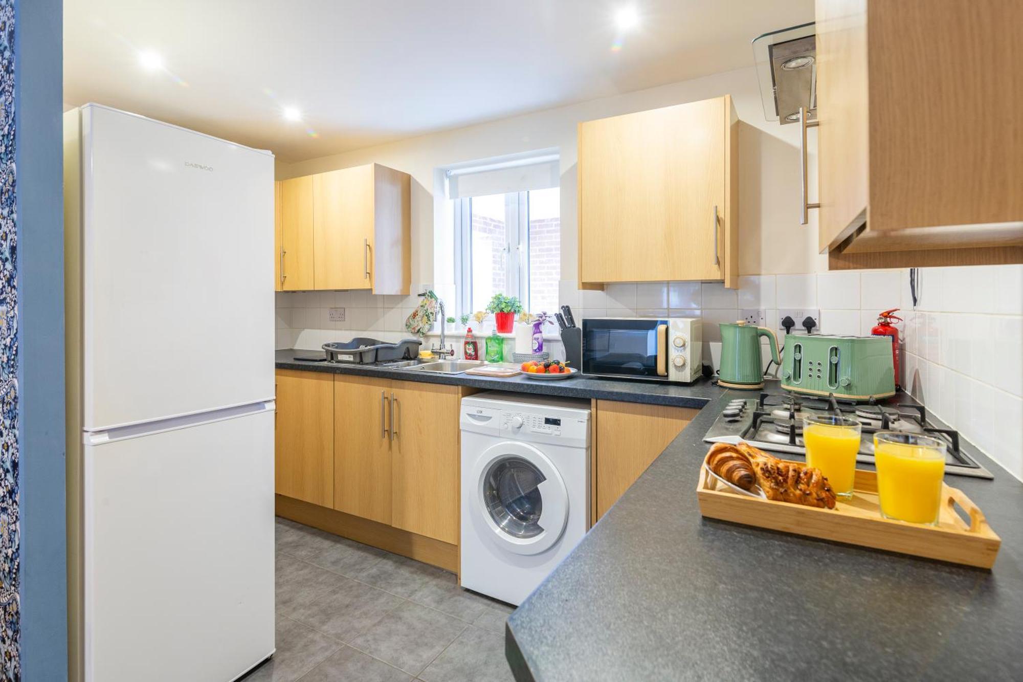 The Vogue Stay, 3 Bedrooms, 2 Bathrooms, Ideal For Jr & Oxford Hospitals, Free Carpark, Conveniently Located For Ring Road Access, 2 Miles From Oxford City Centre Easy Car & Bus Route المظهر الخارجي الصورة