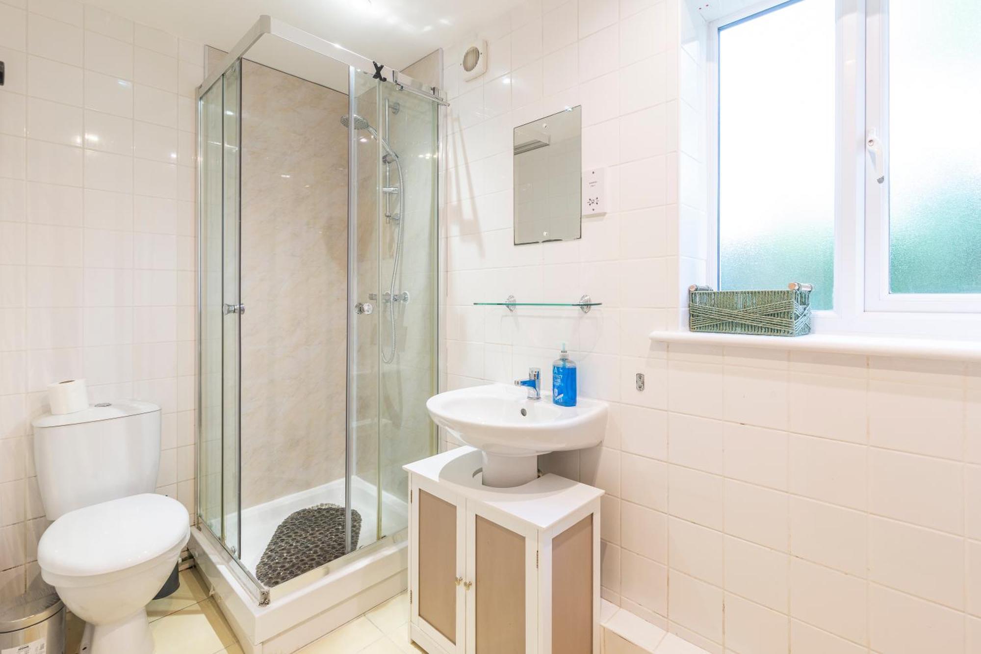 The Vogue Stay, 3 Bedrooms, 2 Bathrooms, Ideal For Jr & Oxford Hospitals, Free Carpark, Conveniently Located For Ring Road Access, 2 Miles From Oxford City Centre Easy Car & Bus Route المظهر الخارجي الصورة