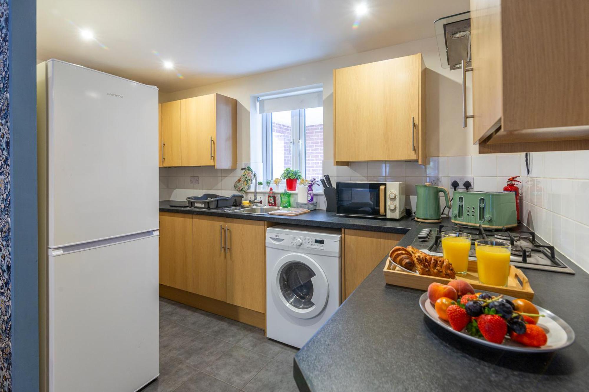 The Vogue Stay, 3 Bedrooms, 2 Bathrooms, Ideal For Jr & Oxford Hospitals, Free Carpark, Conveniently Located For Ring Road Access, 2 Miles From Oxford City Centre Easy Car & Bus Route المظهر الخارجي الصورة