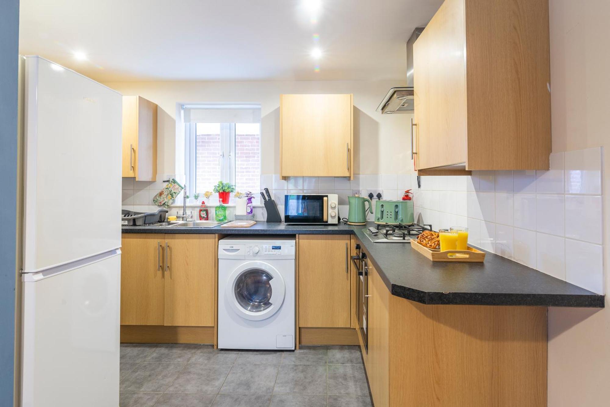The Vogue Stay, 3 Bedrooms, 2 Bathrooms, Ideal For Jr & Oxford Hospitals, Free Carpark, Conveniently Located For Ring Road Access, 2 Miles From Oxford City Centre Easy Car & Bus Route المظهر الخارجي الصورة