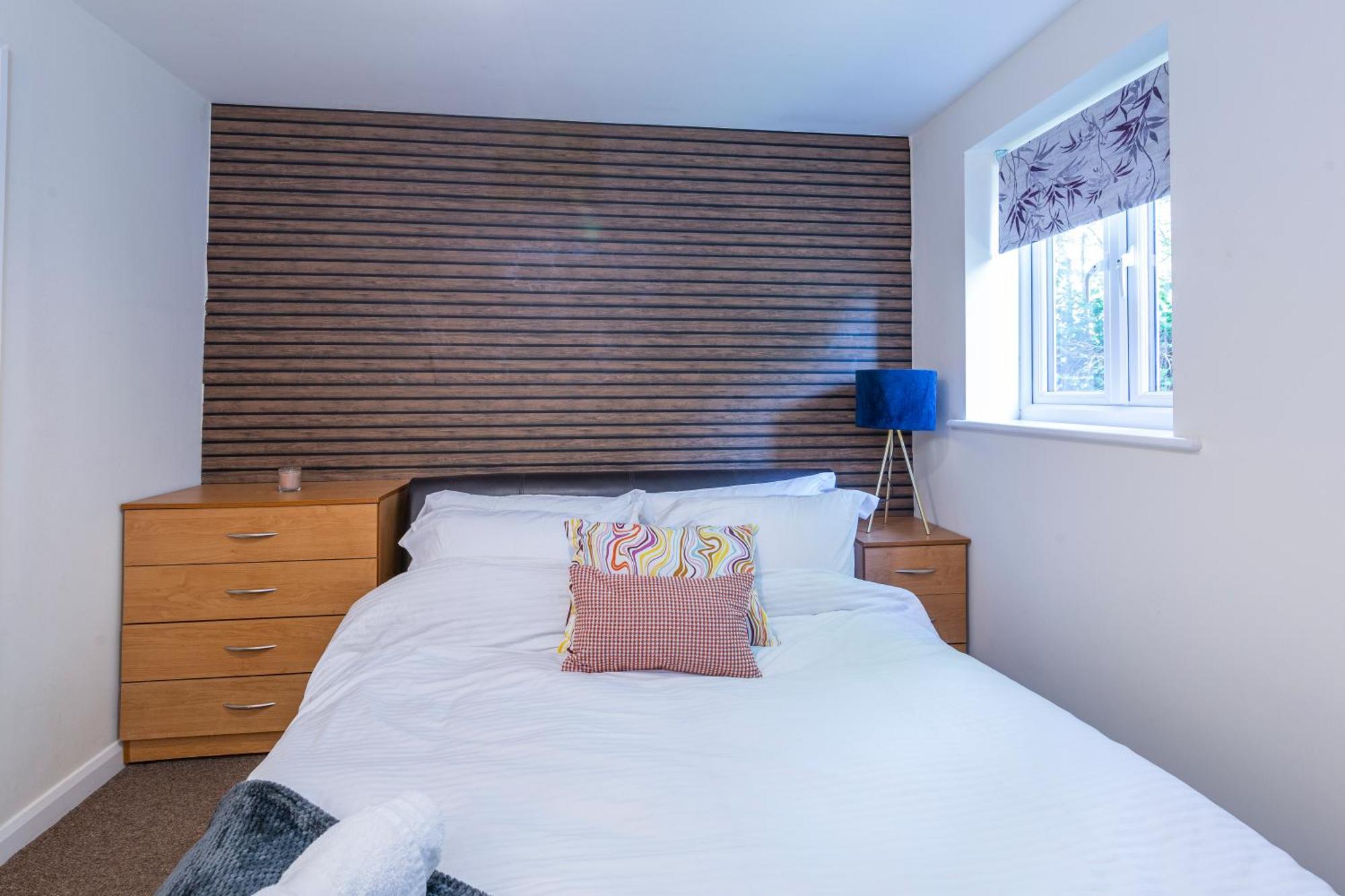 The Vogue Stay, 3 Bedrooms, 2 Bathrooms, Ideal For Jr & Oxford Hospitals, Free Carpark, Conveniently Located For Ring Road Access, 2 Miles From Oxford City Centre Easy Car & Bus Route المظهر الخارجي الصورة